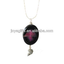 Collier pendentif en morceaux d&#39;agate violet naturel avec chaîne en argent